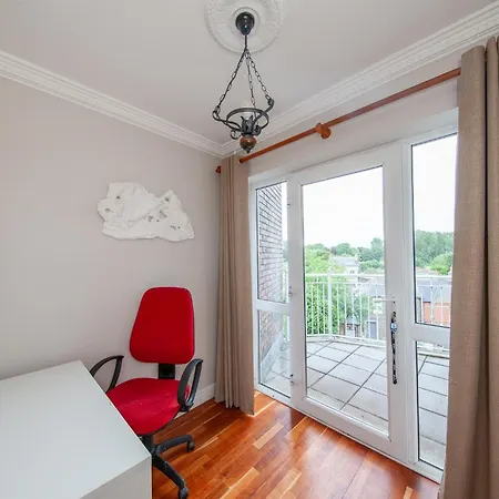 Апартаменты Spacious 2 Bedroom Close To Centre