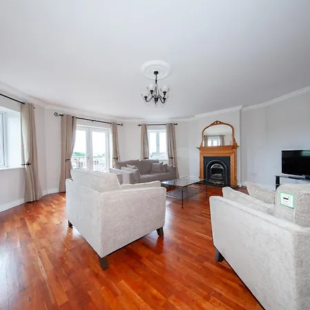 Apartment Spacious 2 Bedroom Close To Centre