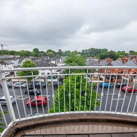 Apartman Spacious 2 Bedroom Close To Centre *